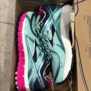 Brand new Brooks Adrenaline GTS 16 Womens size 7.5